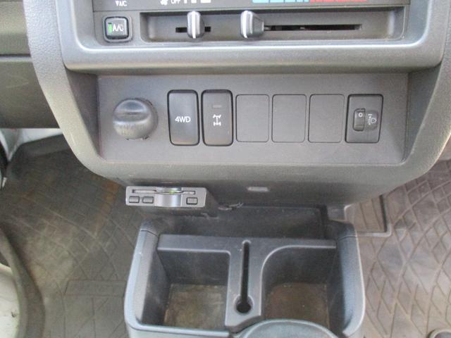 0708230A30250727W00110.jpg