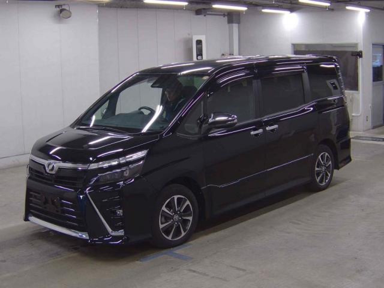 2020 Toyota Voxy, photo 1 of 1