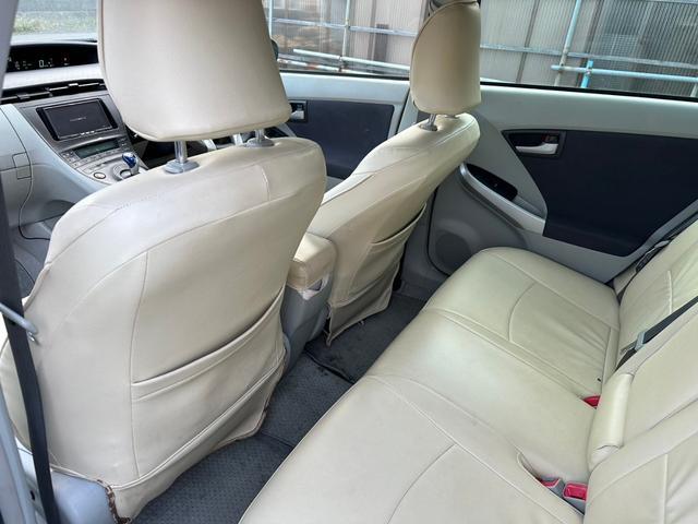 0541369A30231109W00116.jpg