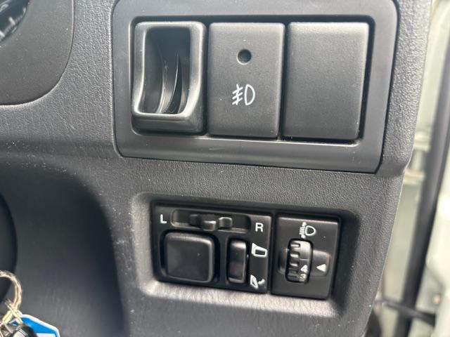 0158560A30251020W00112.jpg