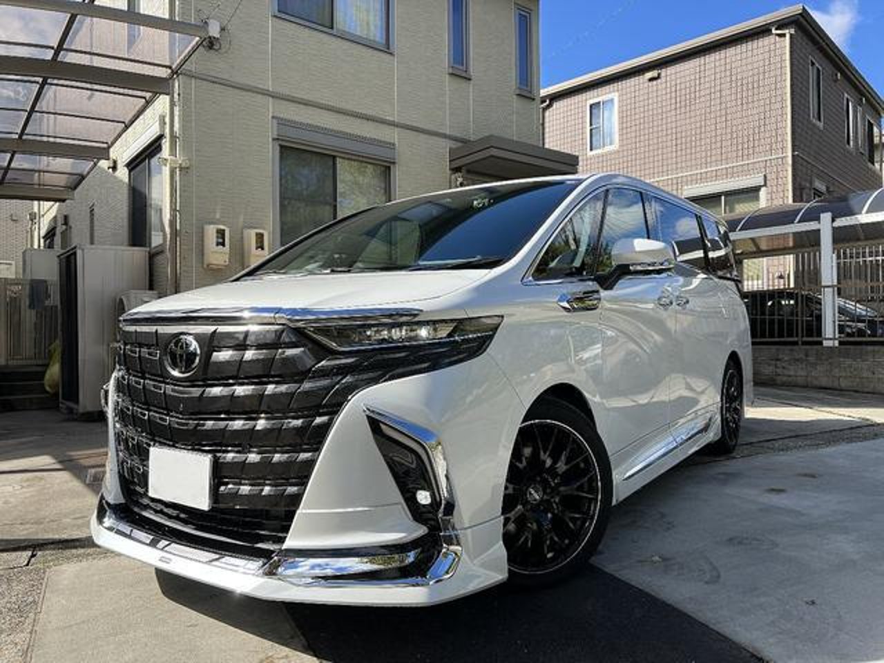 2023 Toyota Alphard, photo 1 of 1