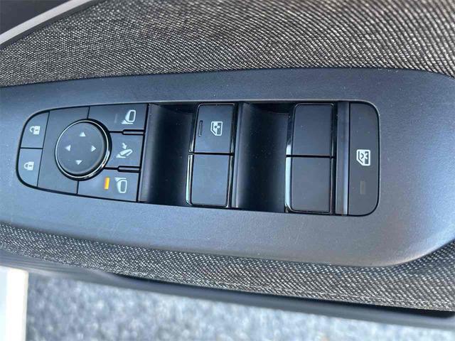 0201348A30251105W00211.jpg