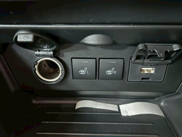 0702900A30251031W00112.jpg
