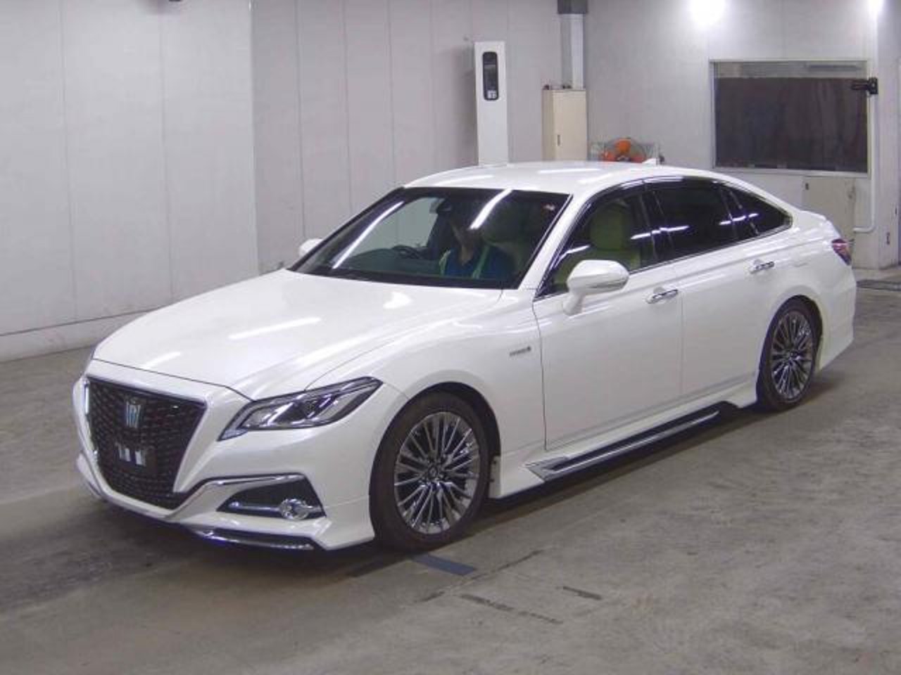 2019 Toyota Crown, photo 1 of 1