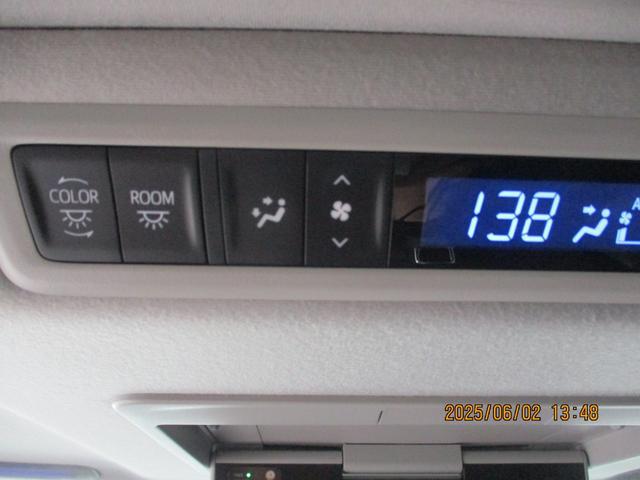 0802982A30250603W00217.jpg
