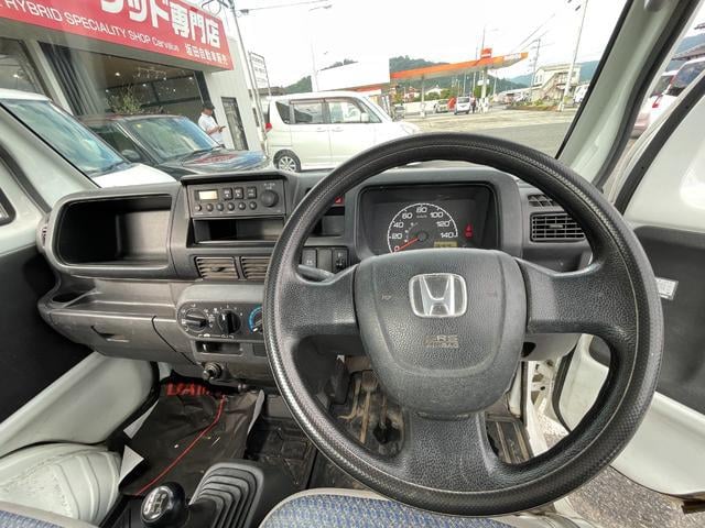1000414A30250811W00104.jpg