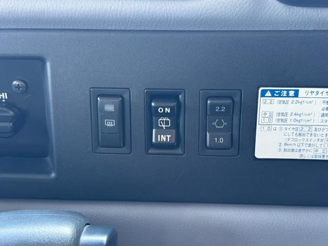 9210105A30260223W00310.jpg