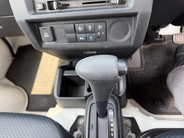 0805007A30260320W00109.jpg
