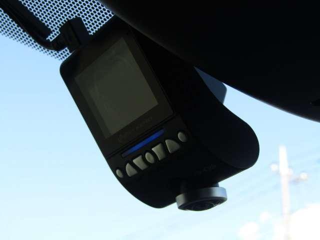 22082259_carP_l_3.jpg