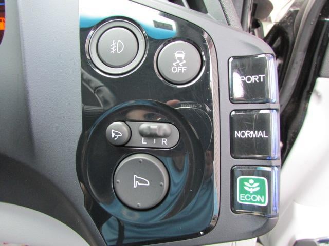 0505203A30250907W00217.jpg