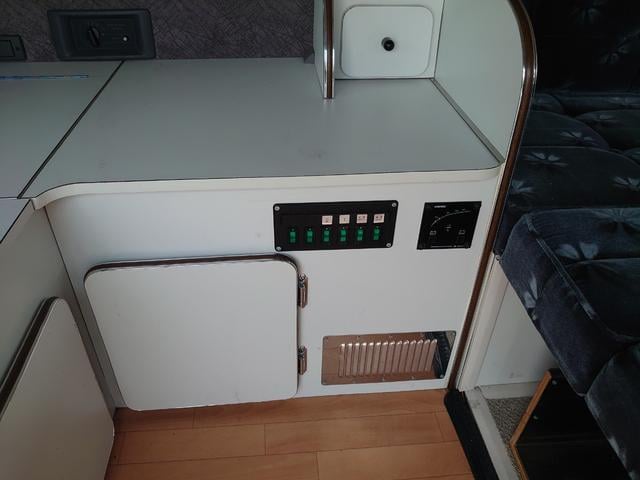 1002924A30250620W00117.jpg