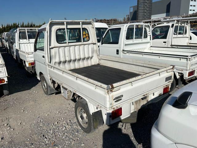 19902396_carP_l_4.jpg