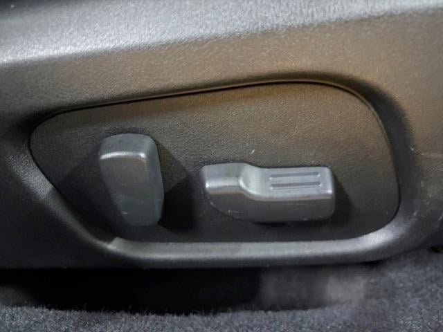 0560069A30251220W00104.jpg