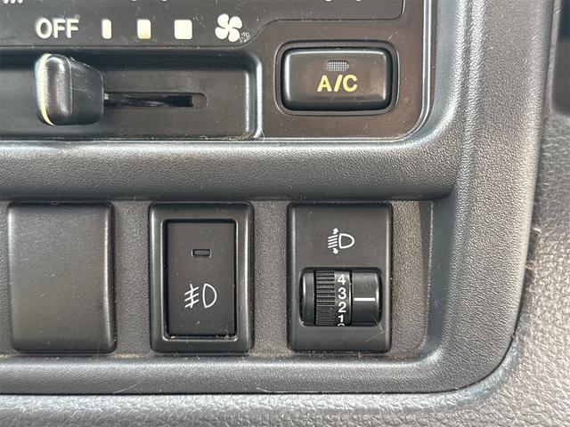 0404241A30251015W00212.jpg
