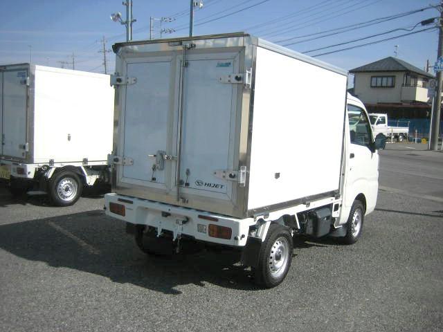 0560040A30260318W00102.jpg