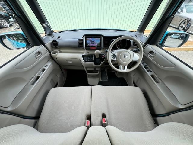 0700435A30240930W00206.jpg
