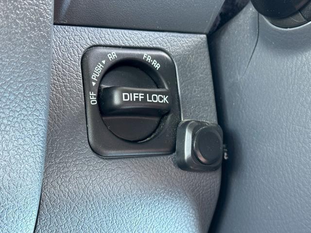 0600012A30260305W00419.jpg