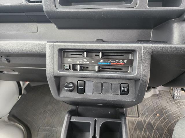 1001997A30260331W00204.jpg