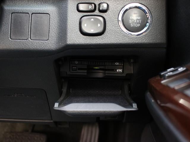 0520046A30250926W00115.jpg