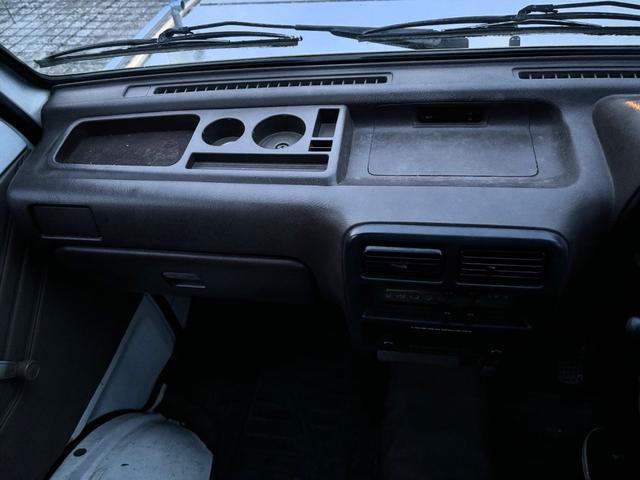 0601955A30240401W00112.jpg