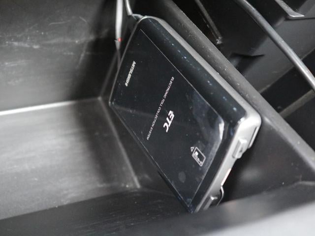 0509625A30251110W00116.jpg