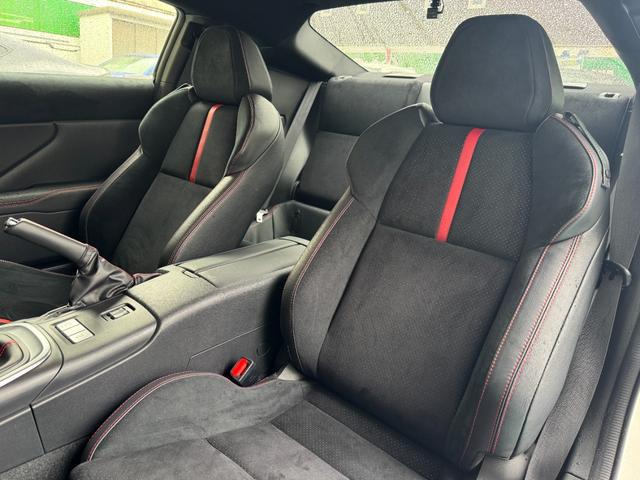 9570709A30260321W00205.jpg
