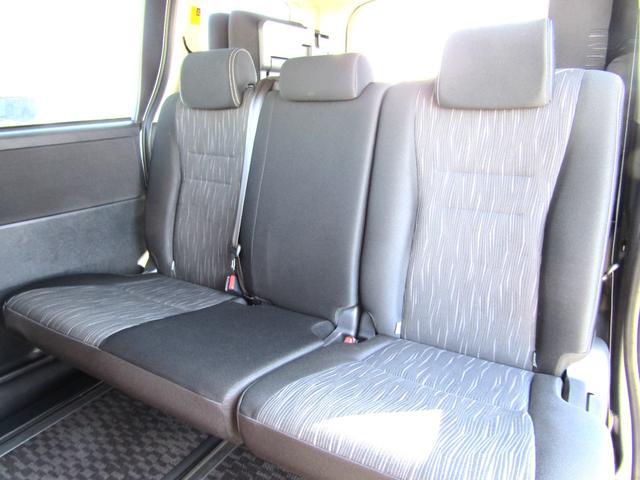 0403558A30260318W00213.jpg