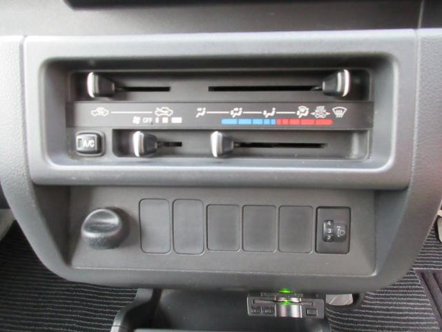0561415A30231104W00114.jpg