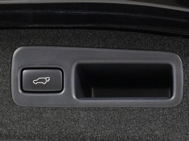 0540549A30250620W00208.jpg