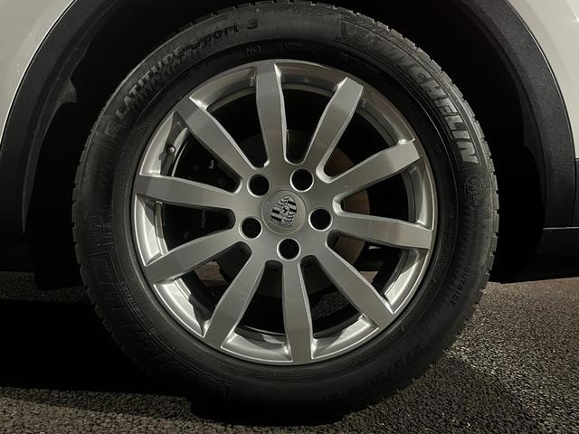 9200308A30260111W00119.jpg