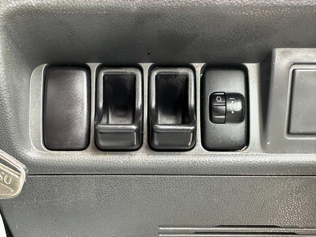 0708177A30260330W00108.jpg