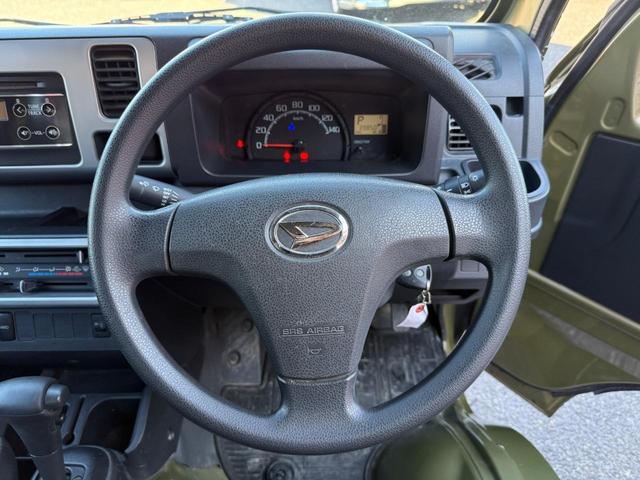 0561415A30251129W00118.jpg