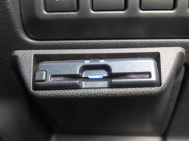 0561200A30251215W00106.jpg