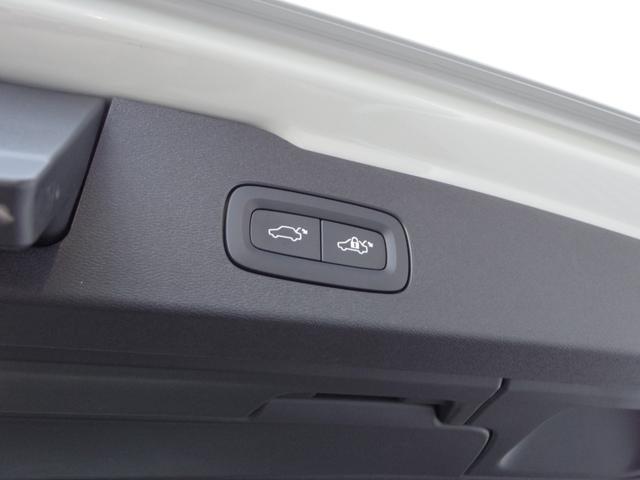 9200450A30251120W00115.jpg