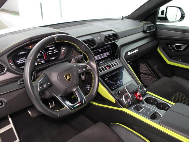 9572641A30260302W00112.jpg