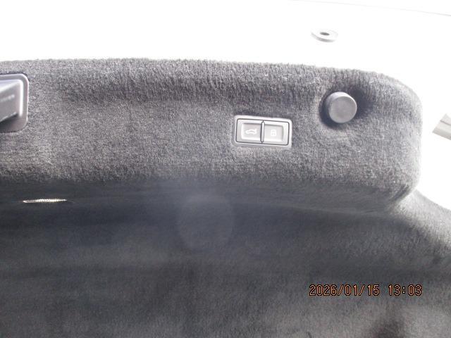 0800926A30260116W00212.jpg