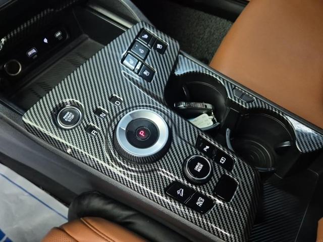 5121500555R8.jpg