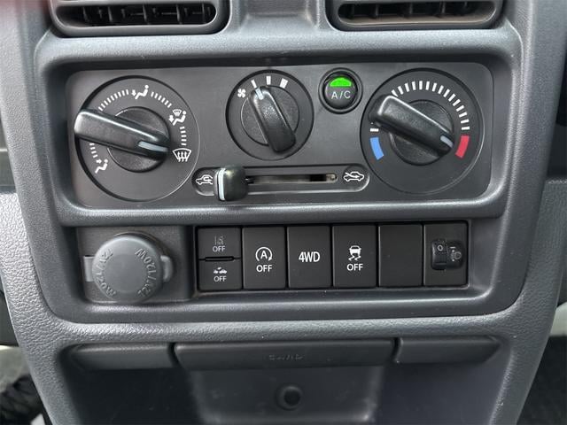 0561037A30251020W00116.jpg