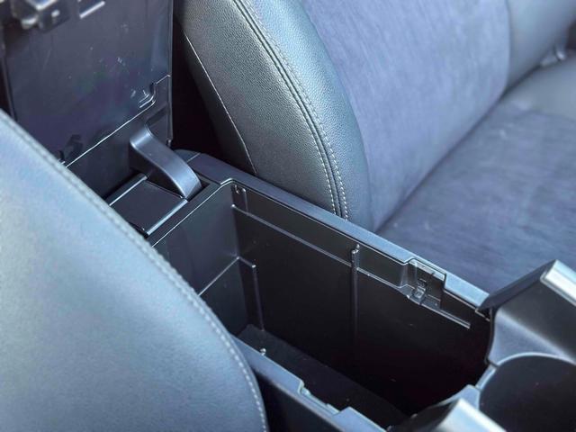 0520440A30250820W00117.jpg