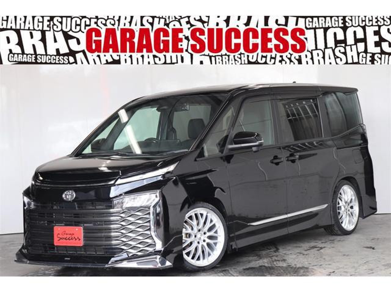 2022 Toyota Voxy, photo 1 of 1