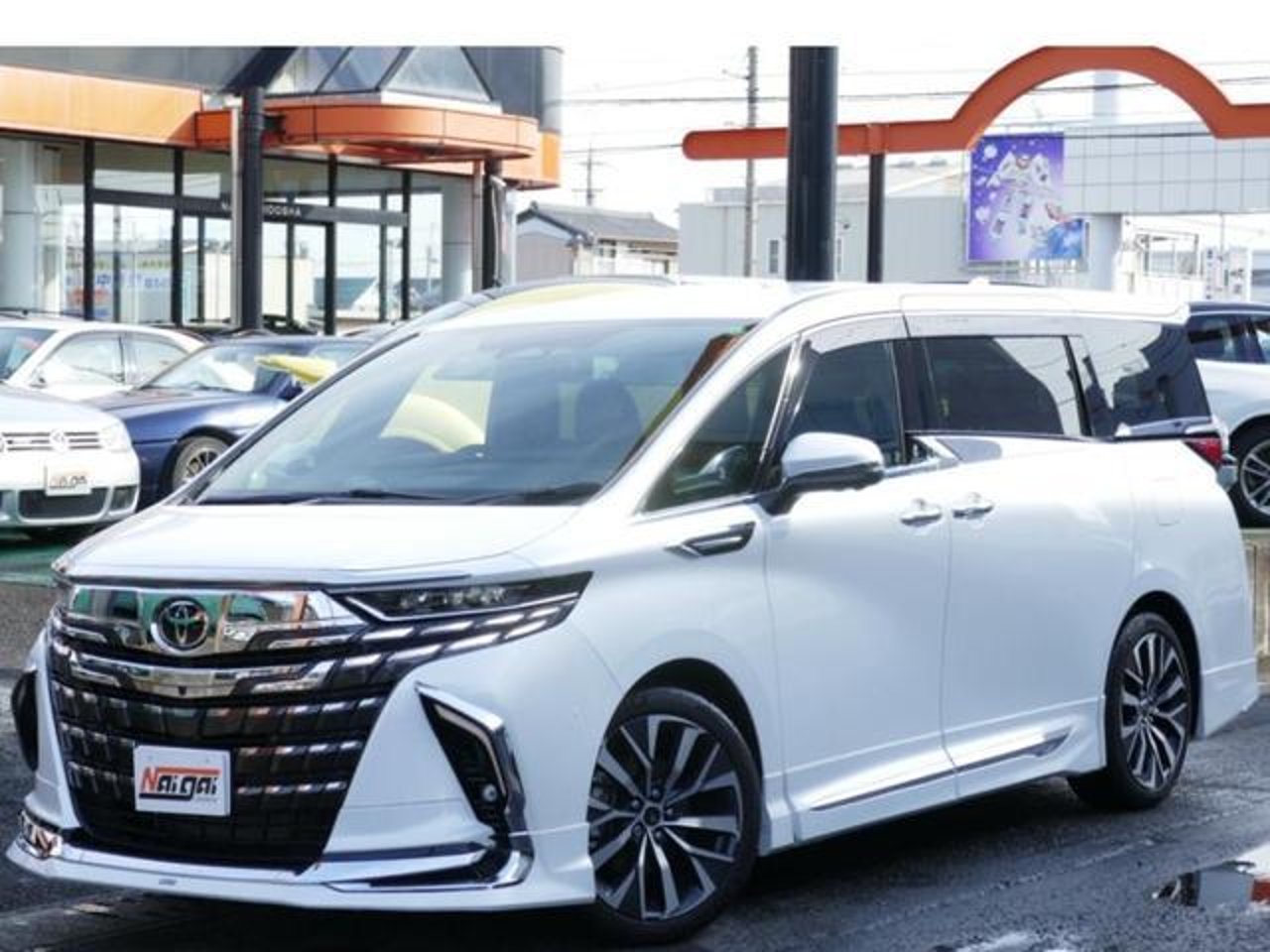 2024 Toyota Alphard, photo 1 of 1
