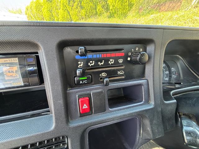 0700199A30260409W00213.jpg