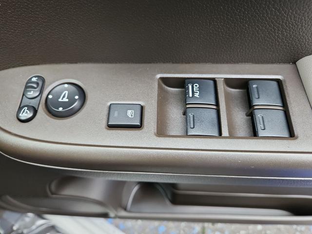 0600275A30250519W00217.jpg