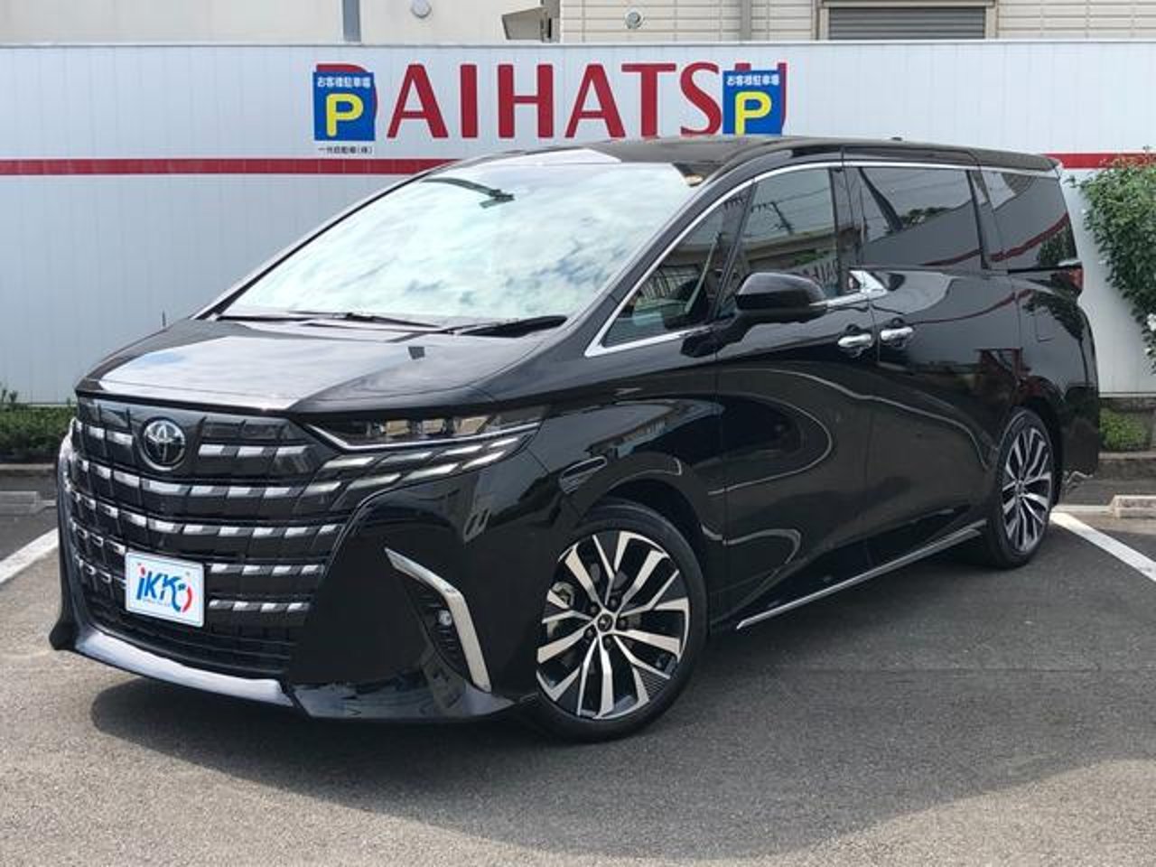 2024 Toyota Alphard, photo 1 of 1