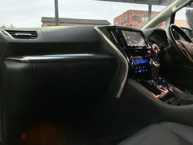 0560617A30251026W00117.jpg