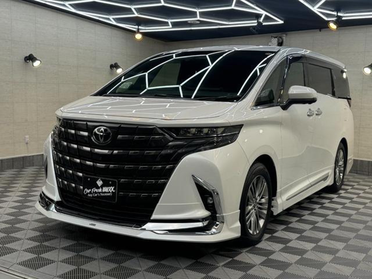 2025 Toyota Alphard, photo 1 of 1