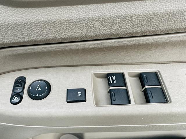 0404352A30251110W00212.jpg