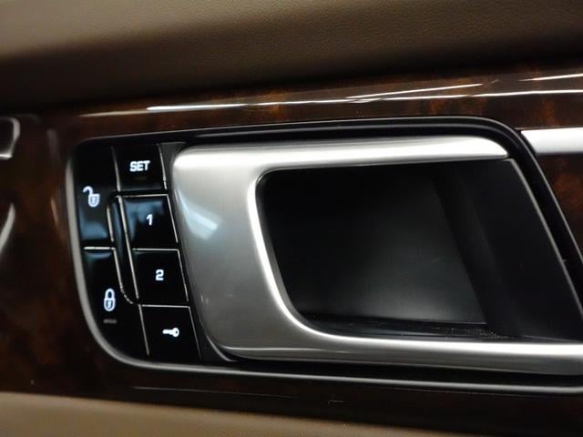 9500059A30251106W00108.jpg