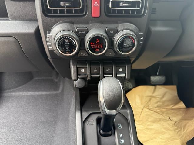 0510782A30251015W00115.jpg