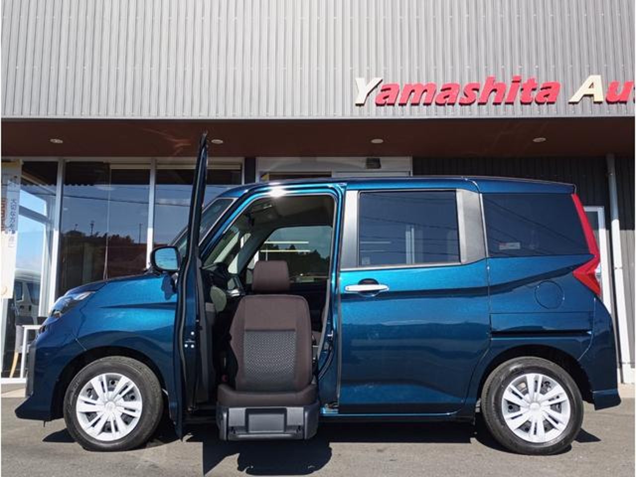 2021 Toyota Roomy, photo 1 of 1
